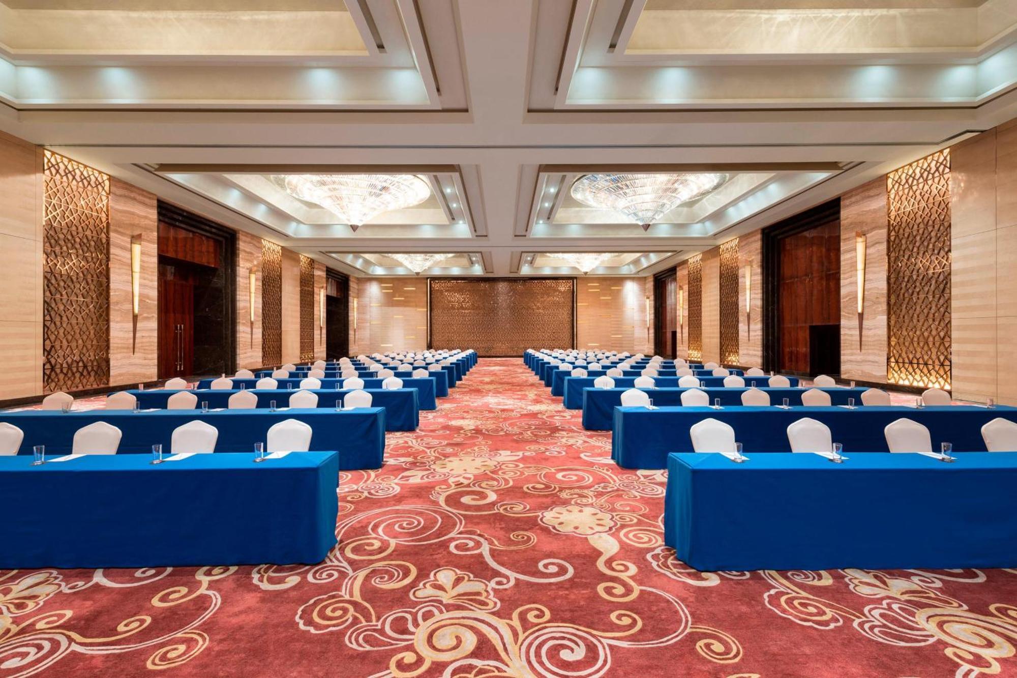 Sheraton Changchun Jingyuetan Hotel Екстер'єр фото