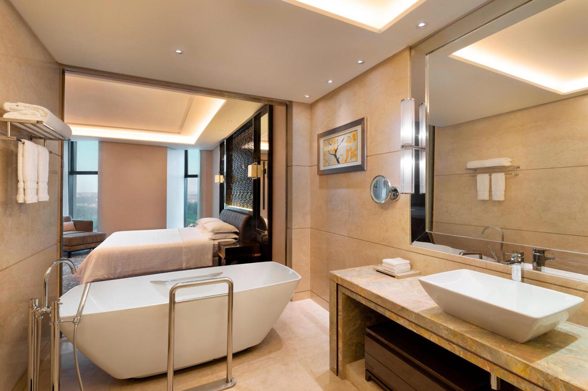Sheraton Changchun Jingyuetan Hotel Екстер'єр фото
