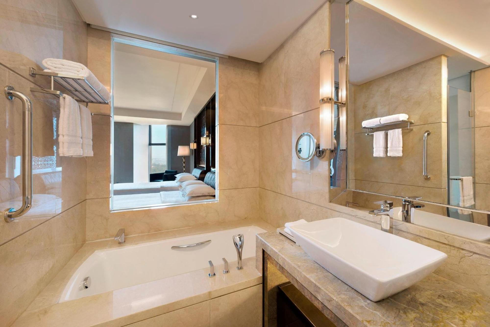 Sheraton Changchun Jingyuetan Hotel Екстер'єр фото